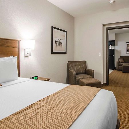 Quality Inn & Suites Estevan Zewnętrze zdjęcie