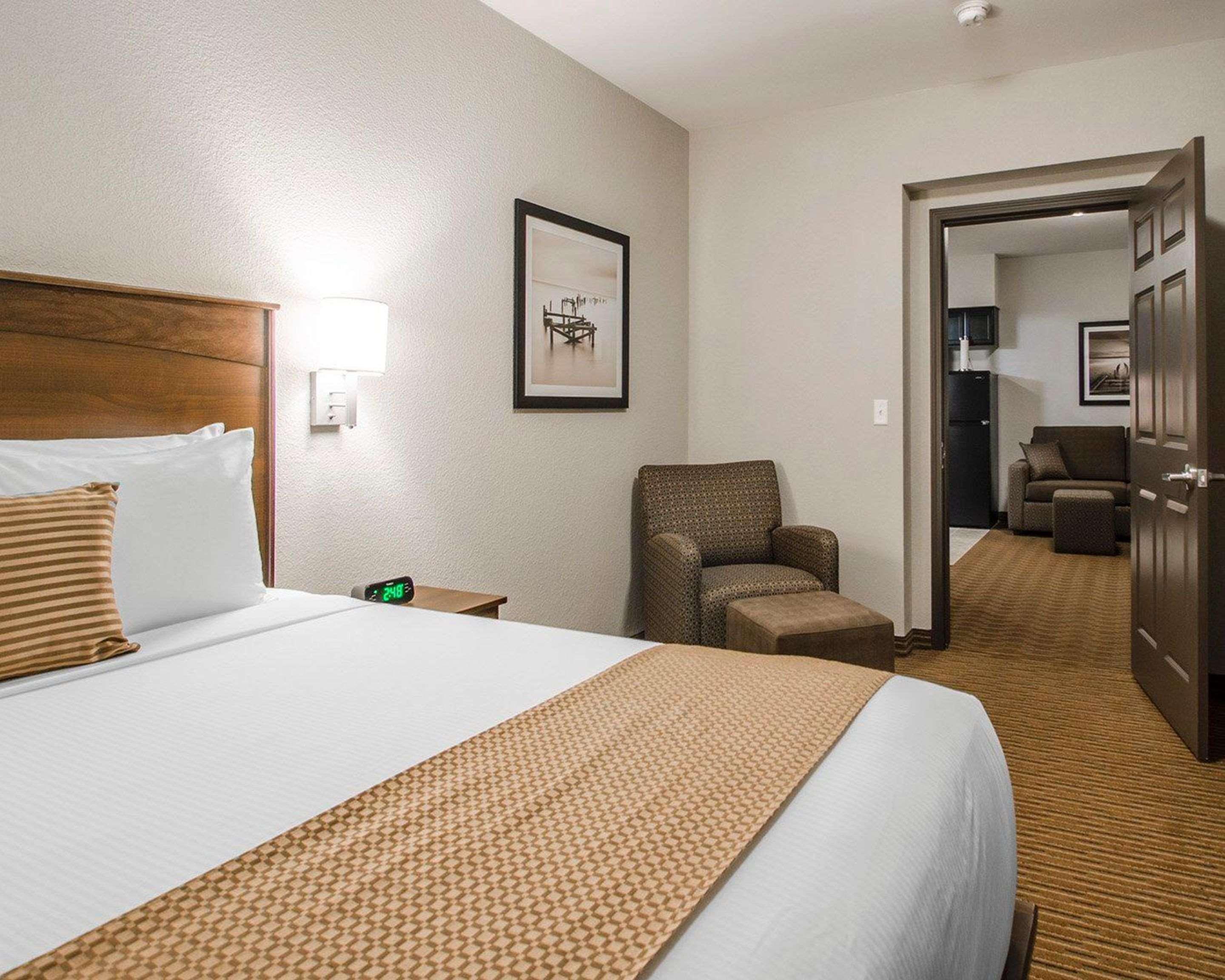 Quality Inn & Suites Estevan Zewnętrze zdjęcie