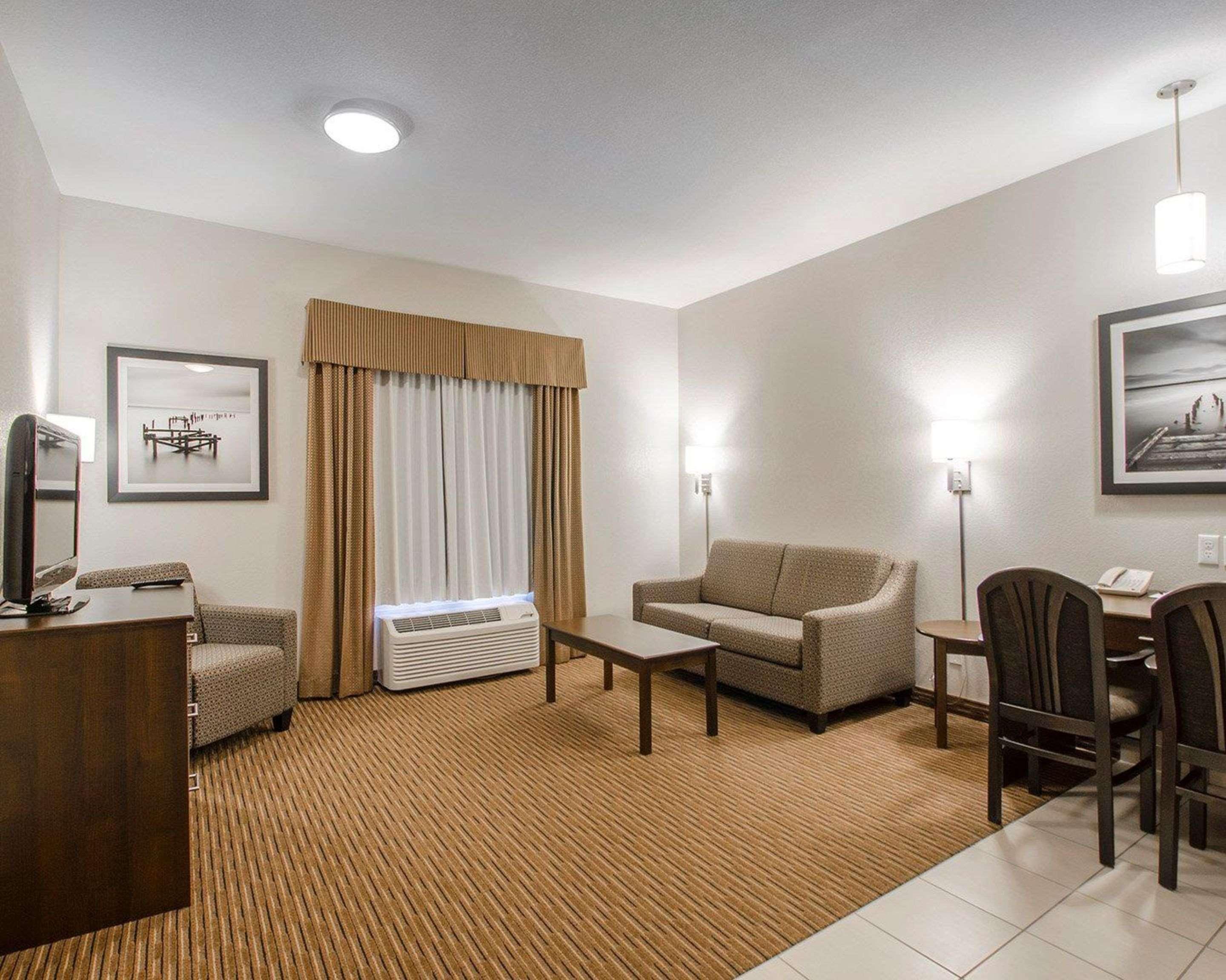 Quality Inn & Suites Estevan Zewnętrze zdjęcie