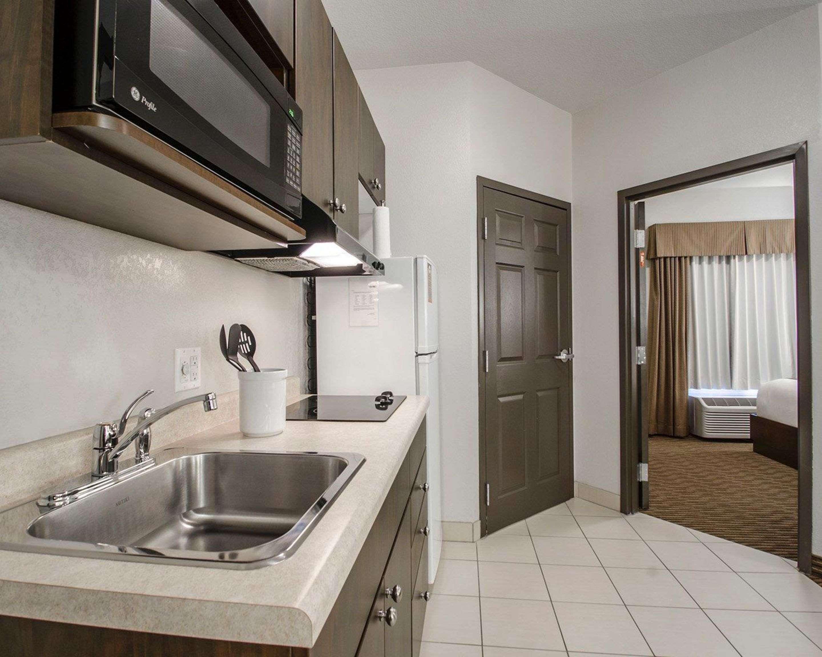 Quality Inn & Suites Estevan Zewnętrze zdjęcie