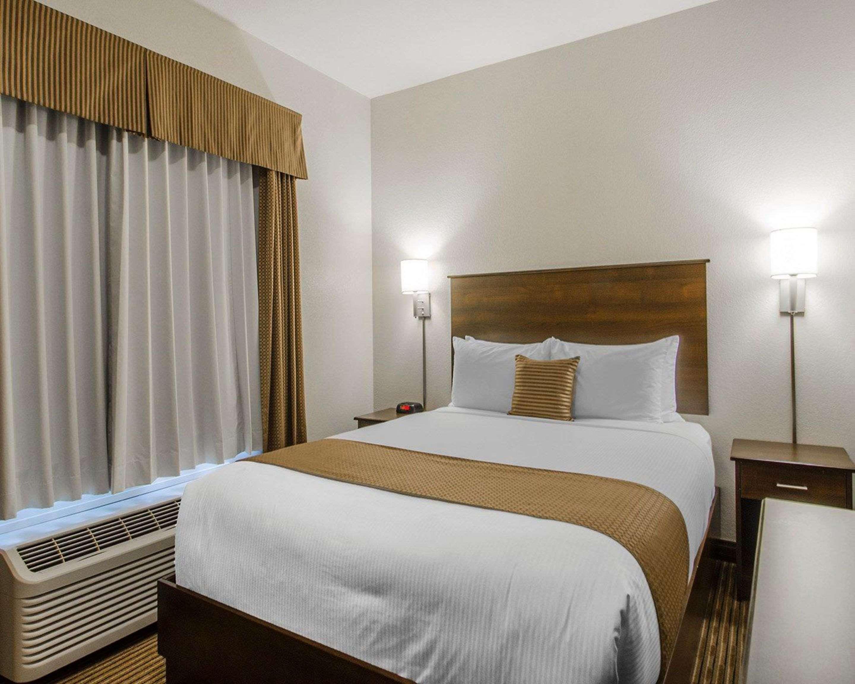 Quality Inn & Suites Estevan Zewnętrze zdjęcie