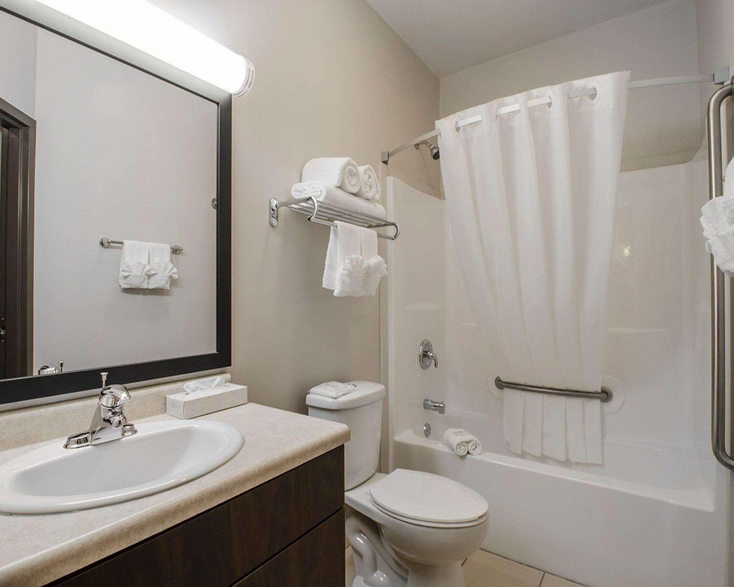 Quality Inn & Suites Estevan Zewnętrze zdjęcie