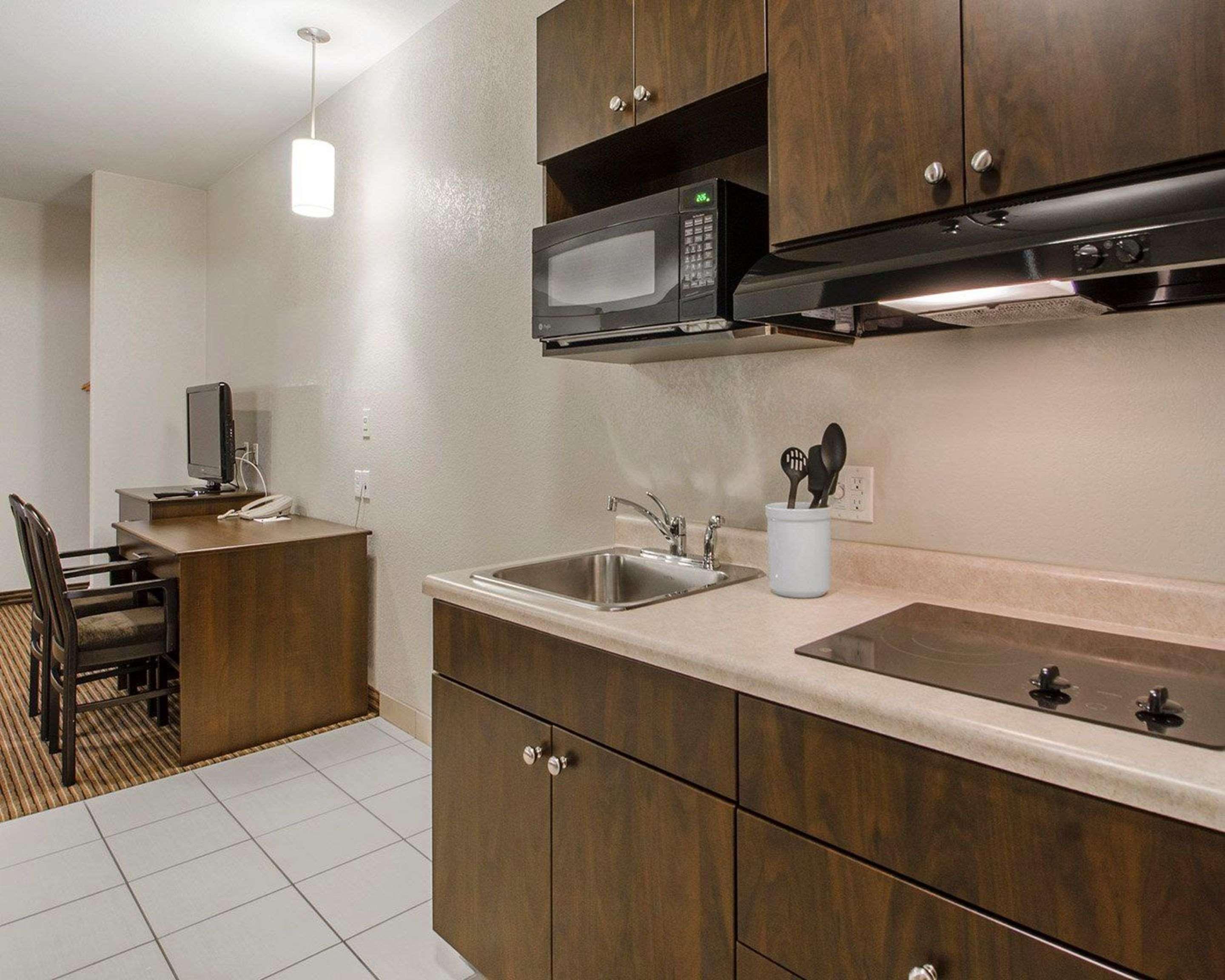 Quality Inn & Suites Estevan Zewnętrze zdjęcie